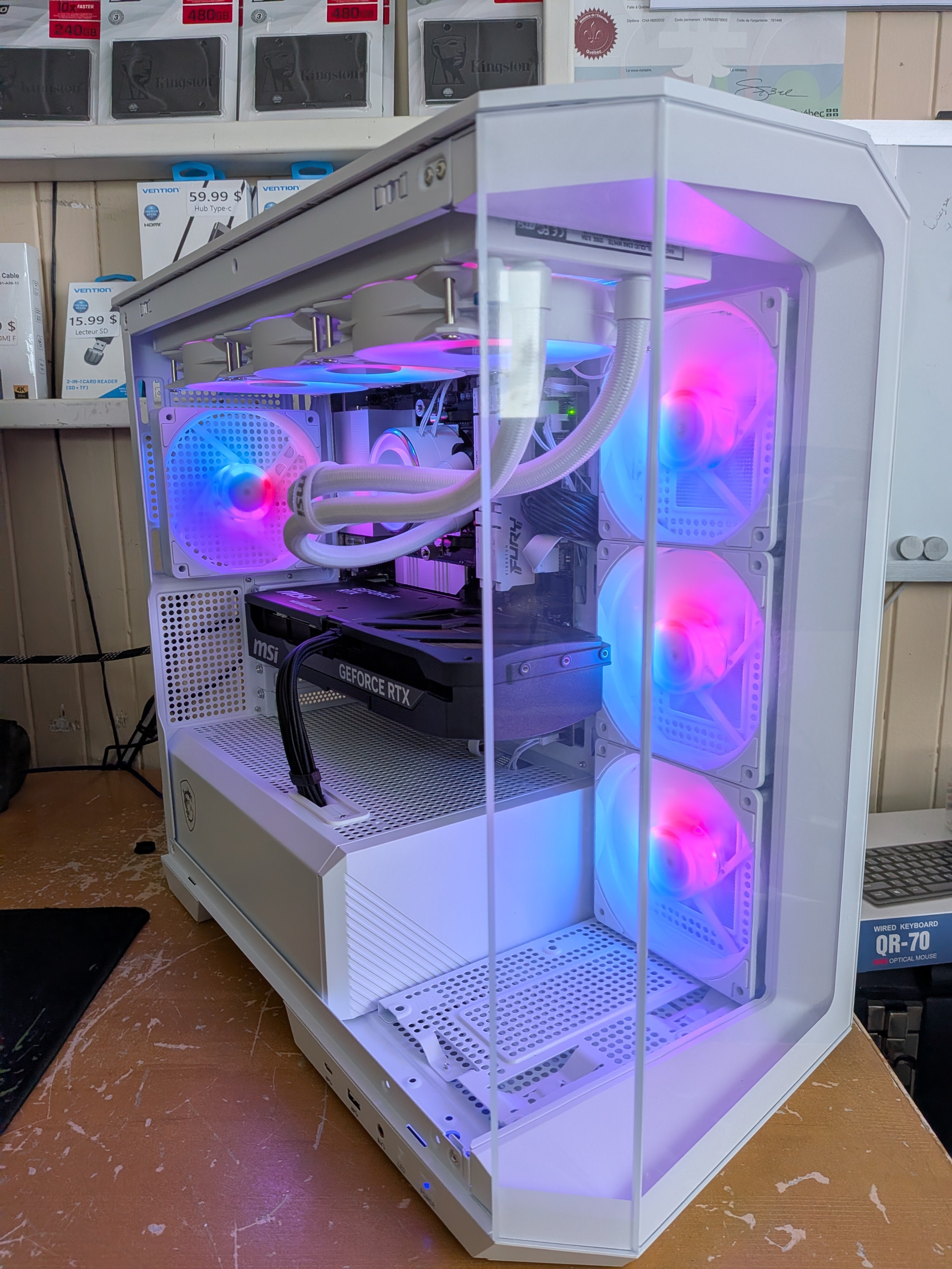 MSI Ryzen 7 9800X3D Blanc (Stock vente en magasin seulement)