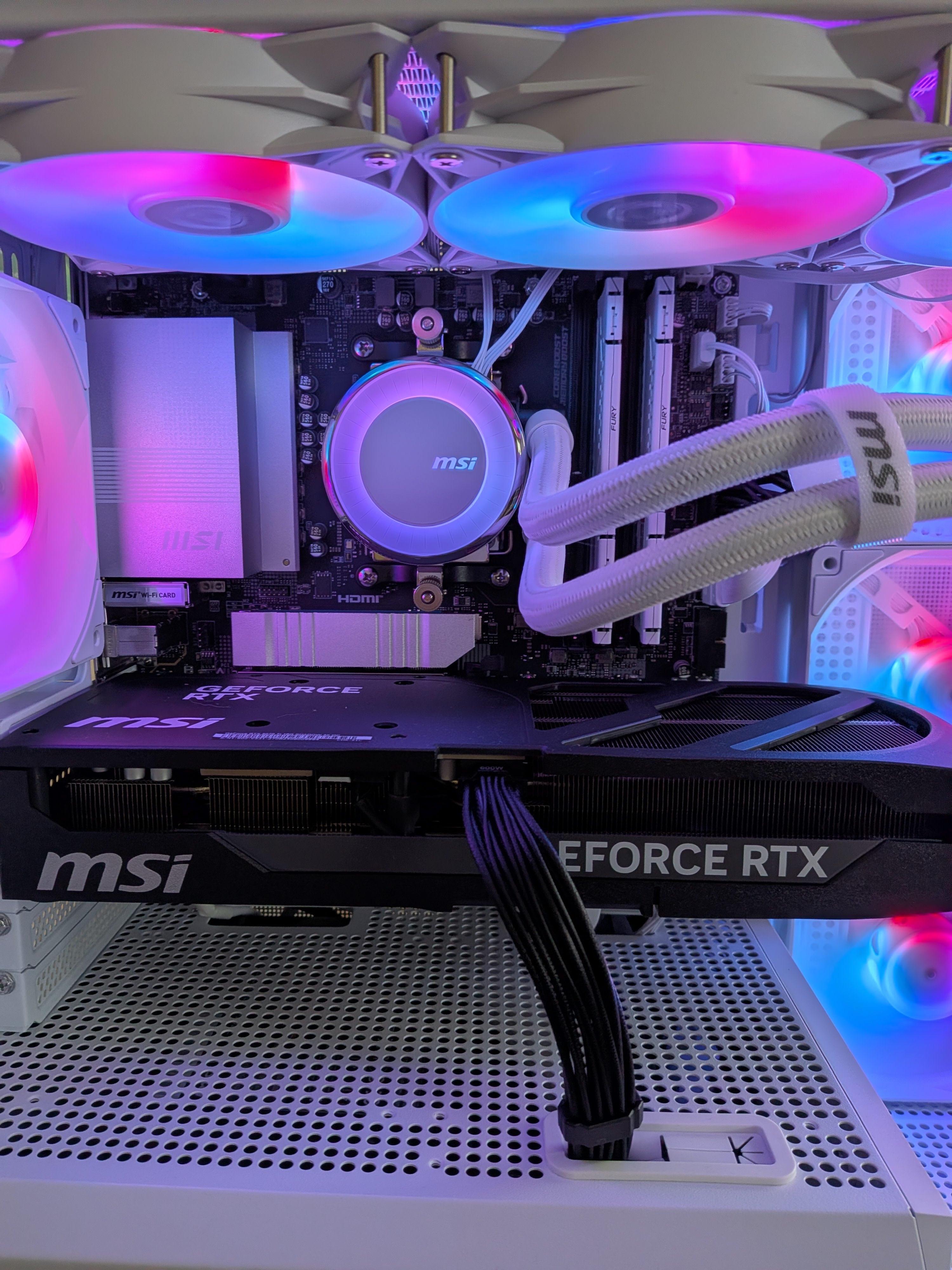 MSI Ryzen 7 9800X3D Blanc (Stock vente en magasin seulement)